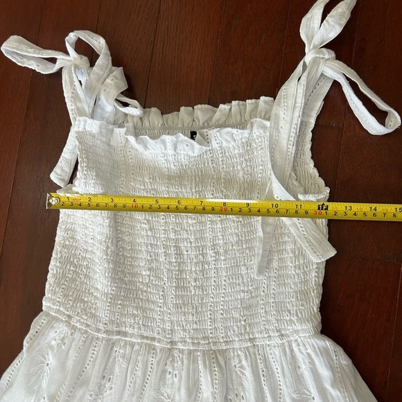 SHEIN Mulvari Shirred Knot Shoulder
Ruffle Hem Schiffy MIDI Dress Size M
White - Picture 12 of 14